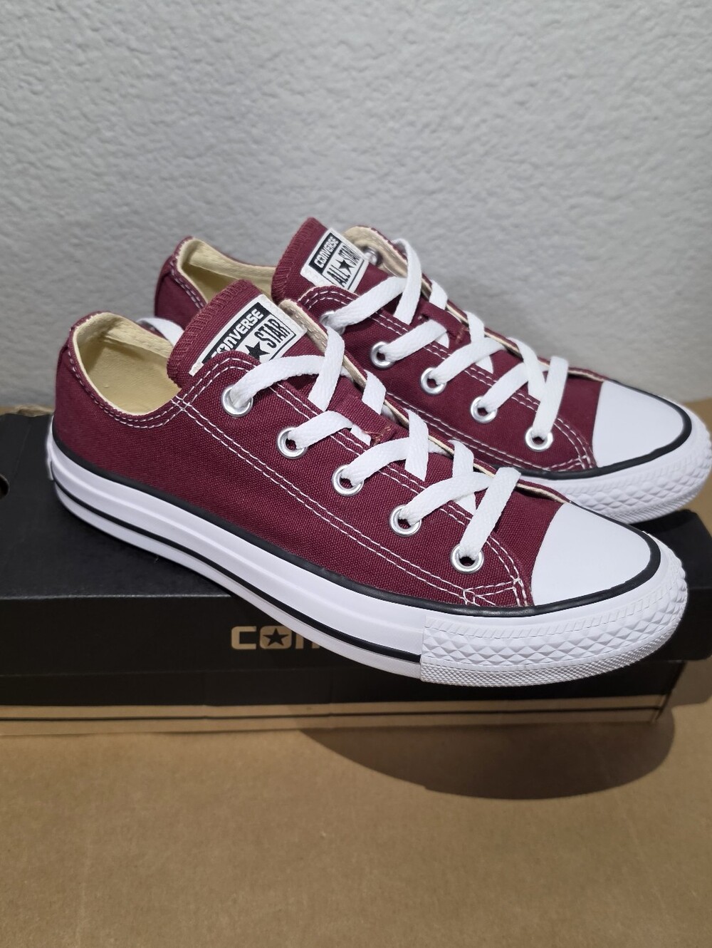 Converse Chuck Taylor All Star Low Top - Maroon / Burgundy Men's 4 / Women's 6